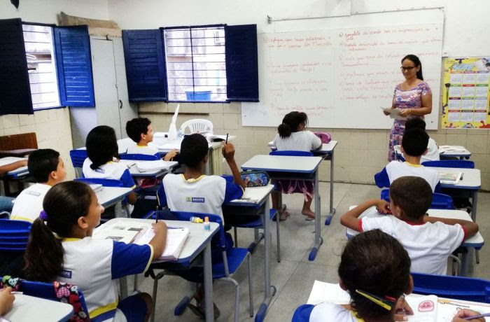 Química do ensino médio técnico e Enem: uma comparação curricular