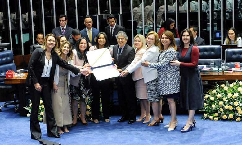 Nos 20 anos do Diploma Bertha Lutz, defesa dos direitos da mulher s&atilde;o  destaque &ndash; CONTEE
